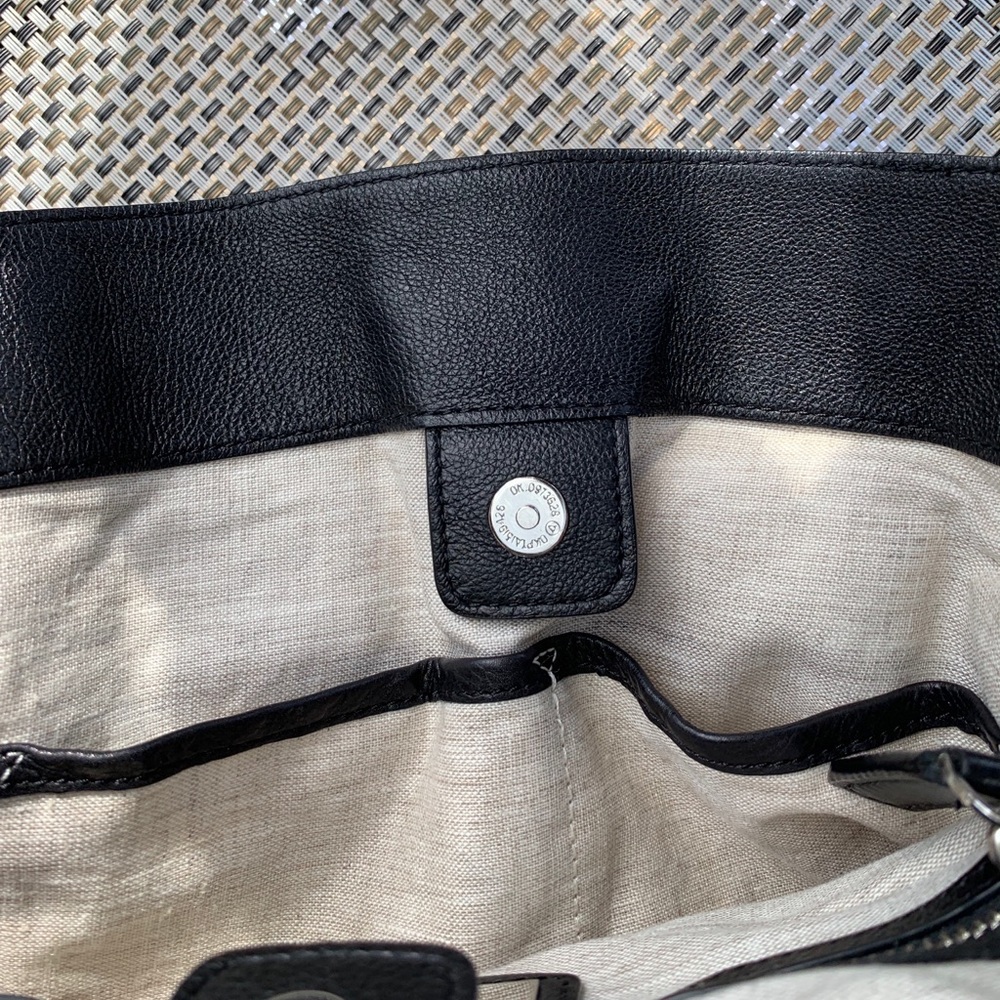 EXCELLENT CONDITION- Michael Kors Black Leather Hobo - Picture 11 of 13